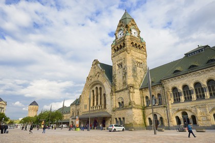 France, Moselle (57), Metz, quartier impérial, la gare de Metz, édifiée de 1905 à 1908 par l'architecte berlinois Jurgen Kruger est inscrite monument historique