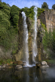 France, Loire-Atlantique (44), Nantes, quartier de Chantenay, le Jardin Extraordinaire, parc public situé dans l'ancienne Carrière de Miséry avec sa cascade artificielle de 25 m de haut