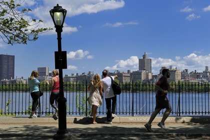 United States, New York City, Manhattan, Central Park, jogging around the Reservoir surrounded by skyscrapers