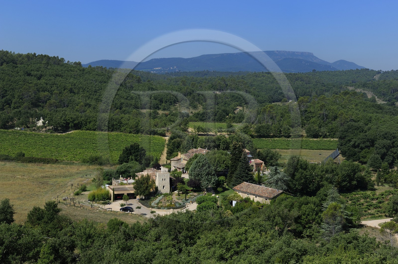 France, Var (83), Provence Verte, Bras, vers Saint-Maximin-la-Sainte-Baume, la maison d'hôtes Le Peyrourier une campagne en Provence