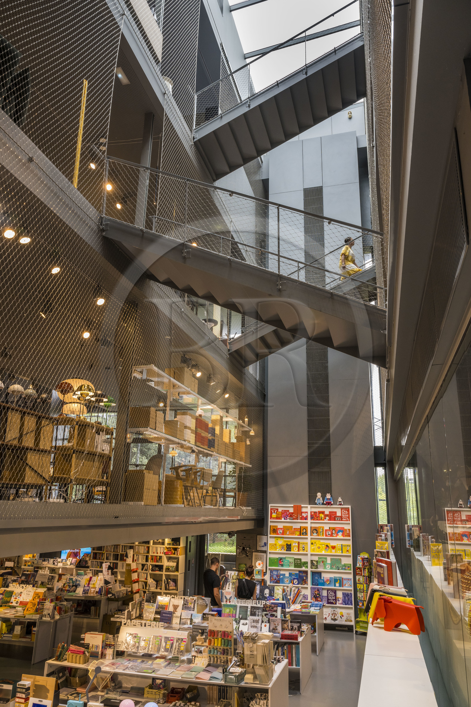 France, Hérault (34), Montpellier,  quartier de Port Marianne, le RBC Design Center conçu par l'architecte Jean Nouvel, showroom de mobilier contemporain, comprenant une librairie, une boutique objets, et un restaurant-brasserie