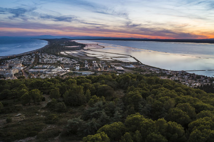 France, Herault, Sete, the Lido de Thau located between the sea and the Etang de Thau on the coastal strip linking the two municipalities of Sète and Marseillan, view from Mont Saint-Clair (aerial view)