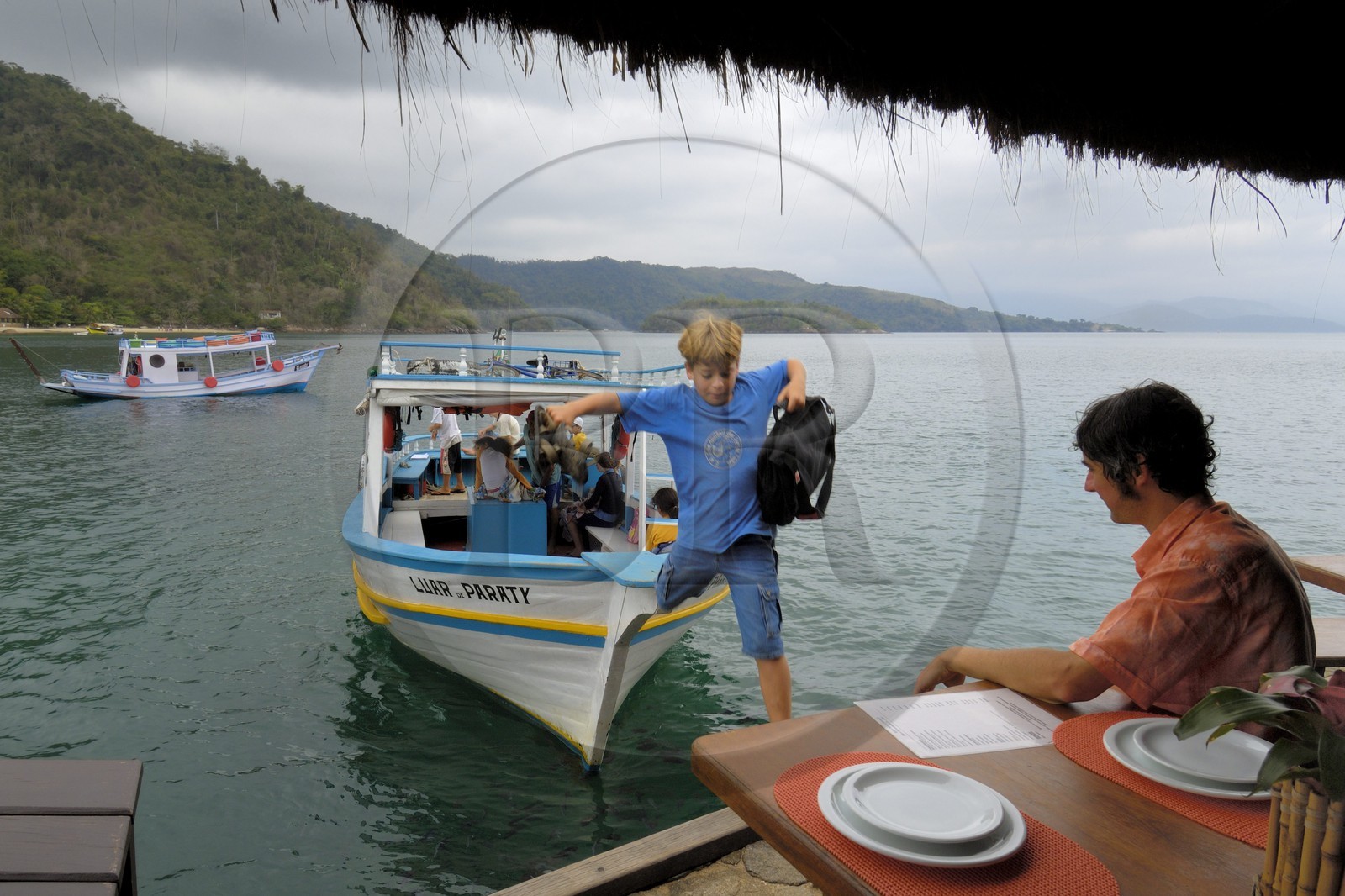 Brésil,  Etat de Rio de Janeiro, Baie de Paraty, ile de Catimbau, retour d'école