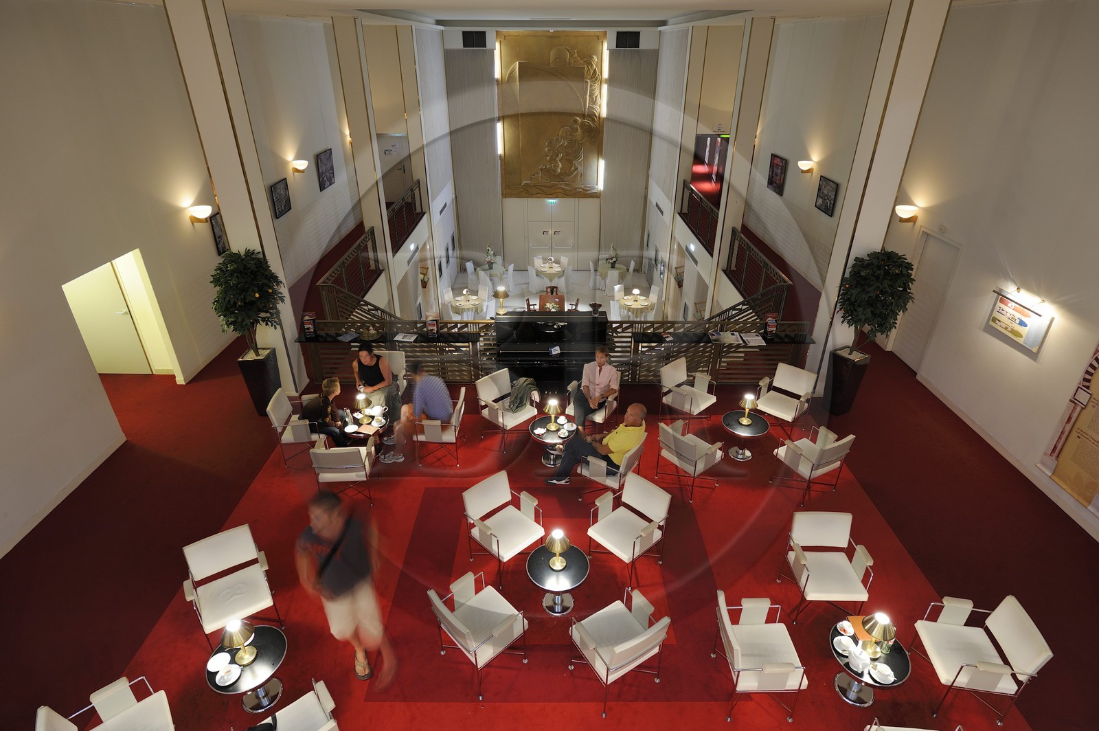 France, Loire-Atlantique (44), port de Saint-Nazaire, Escal'Atlantic dans l'ancienne base sous-marine fait revivre le monde des transatlantiques, le bar et la grande salle à manger