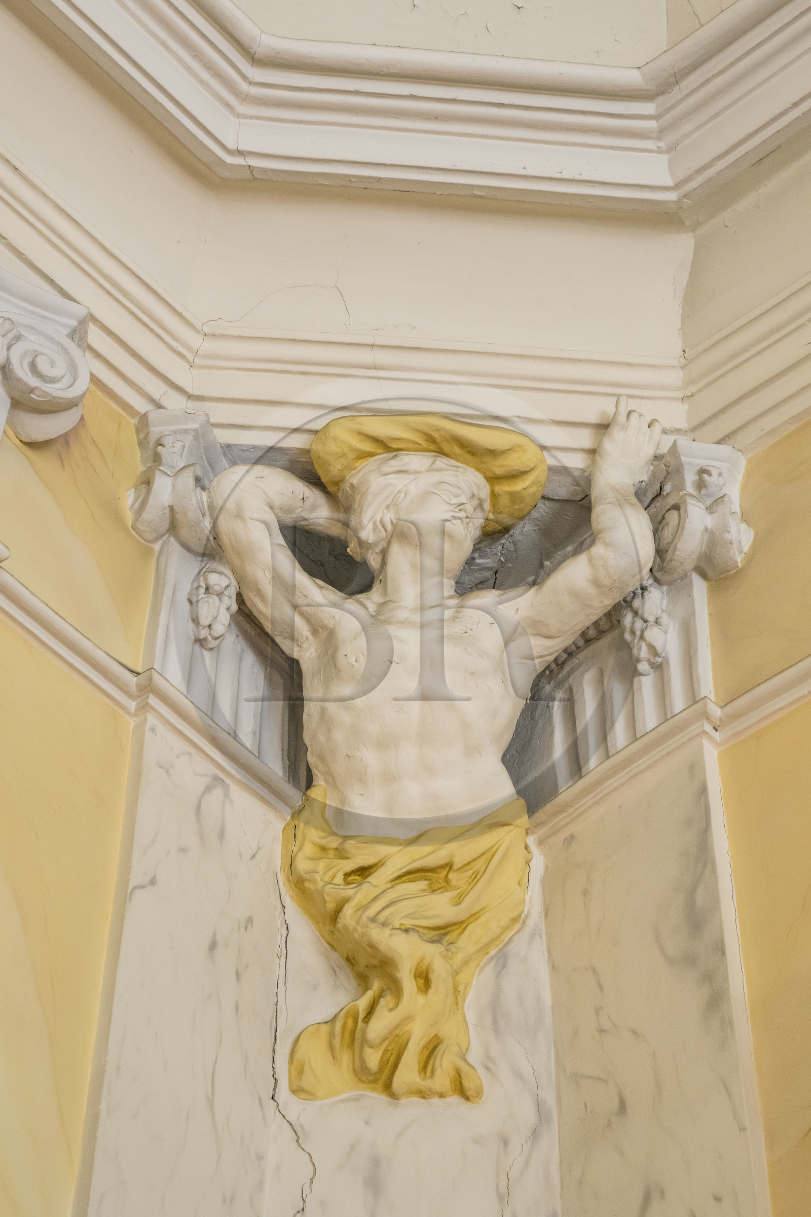 France, Hérault (34), Montpellier, centre historique appelé l’Ecusson, L'Hotel Haguenot, hotel particulier appelée folie montpelliéraine de la deuxième moitié du XVIIIème siècle, atlante