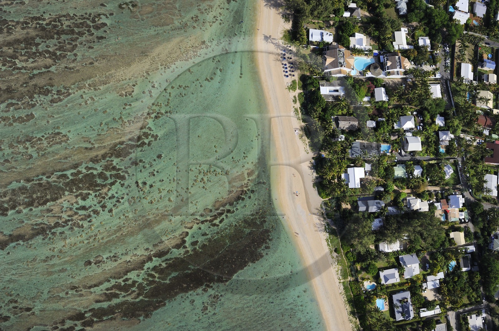 France, île de la Réunion, la Cote Ouest, le lagon de Saint-Gilles-Les-Bains, l'Ermitage-les-Bains (vue aérienne)