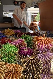 Maroc, région de l'Oriental, Oujda, la médina, marchand de fils