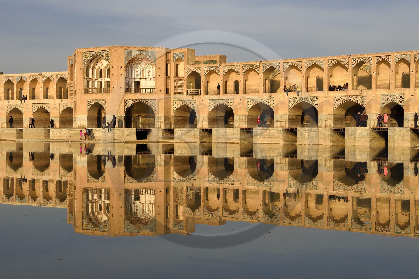 Iran, province d'Ispahan, Ispahan, Pont Khaju sur la rivière Zayandeh