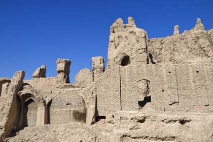 Iran, Province d'Ispahan, désert du Dasht-e Kavir, ville de Nain ou Na'in, ruines du chateau de Narenj (Narenj Qal'e) en briques de terre crue (adobe)