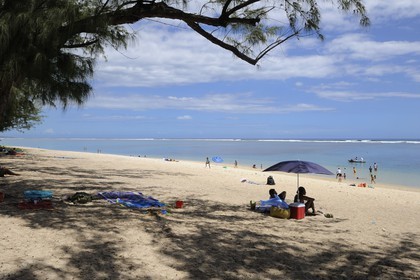 France, île de la Réunion, Saint-Gilles-les-Bains, plage de l'Ermitage  France, Reunion Island, Saint Gilles les Bains, Ermitage Beach
