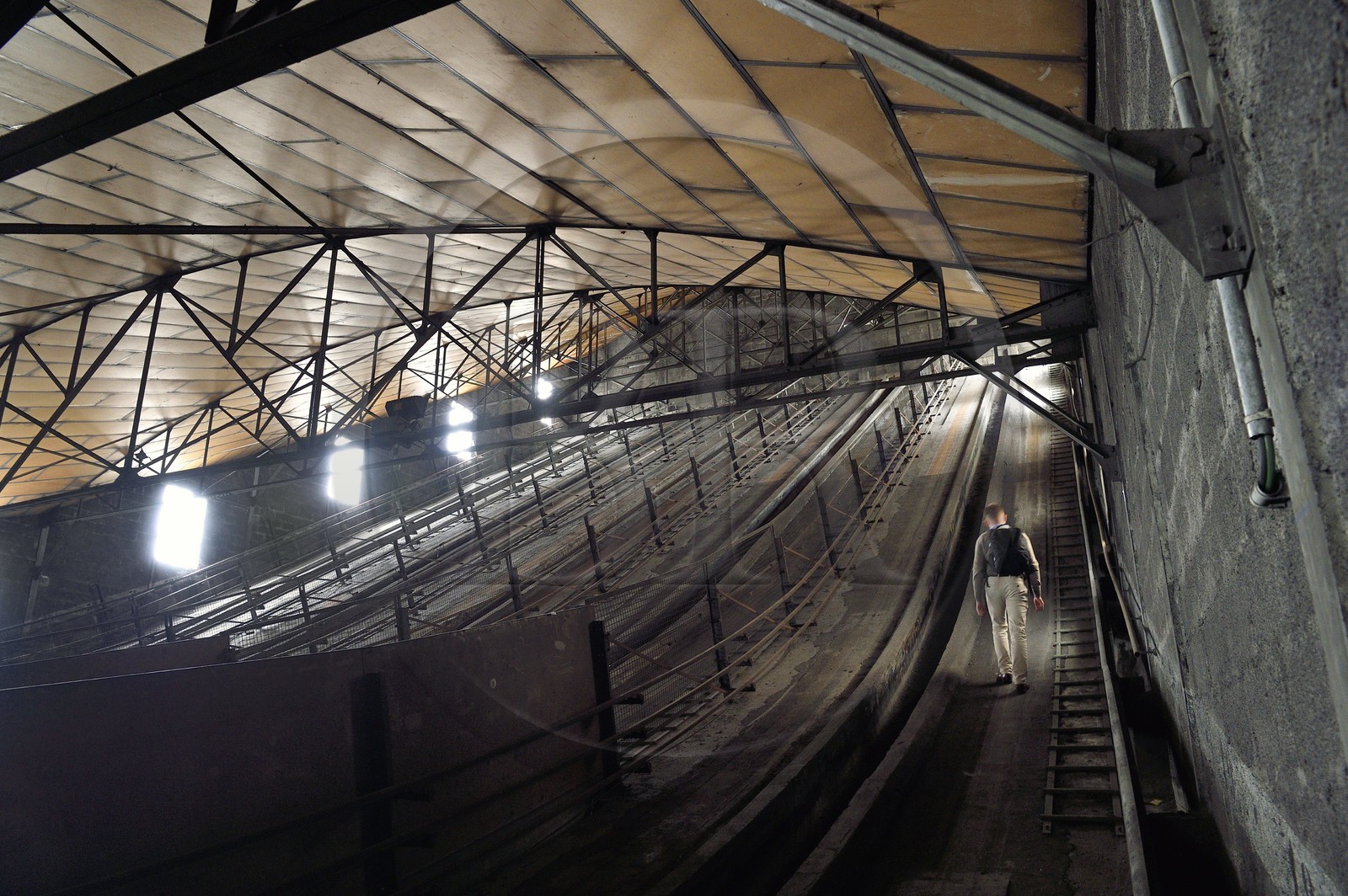 France, Puy-de-Dôme (63), Clermont-Ferrand, Pistes d'essai de l'usine Michelin de Cataroux, trois toboggans longs de 450 m et dont les extrémités recourbées culminent entre 20 m et 30 m de haut