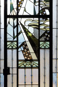 France, Pyrénées-Atlantiques (64), la côte du Pays-Basque, Ciboure, la Villa Art déco Leihorra dessiné par l'architecte Joseph Hiriart 1926, vitrail de la porte réalisé par le maître-verrier Jacques Gruber