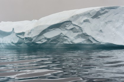 Groenland, cote Nord-Ouest, mer de Baffin, iceberg dans Inglefield Fjord vers Qaanaaq