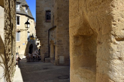France, Dordogne, Perigord Noir, Dordogne valley, Sarlat la Caneda, medieval old town, niche that was intended to collect walnut oil for lighting the city
