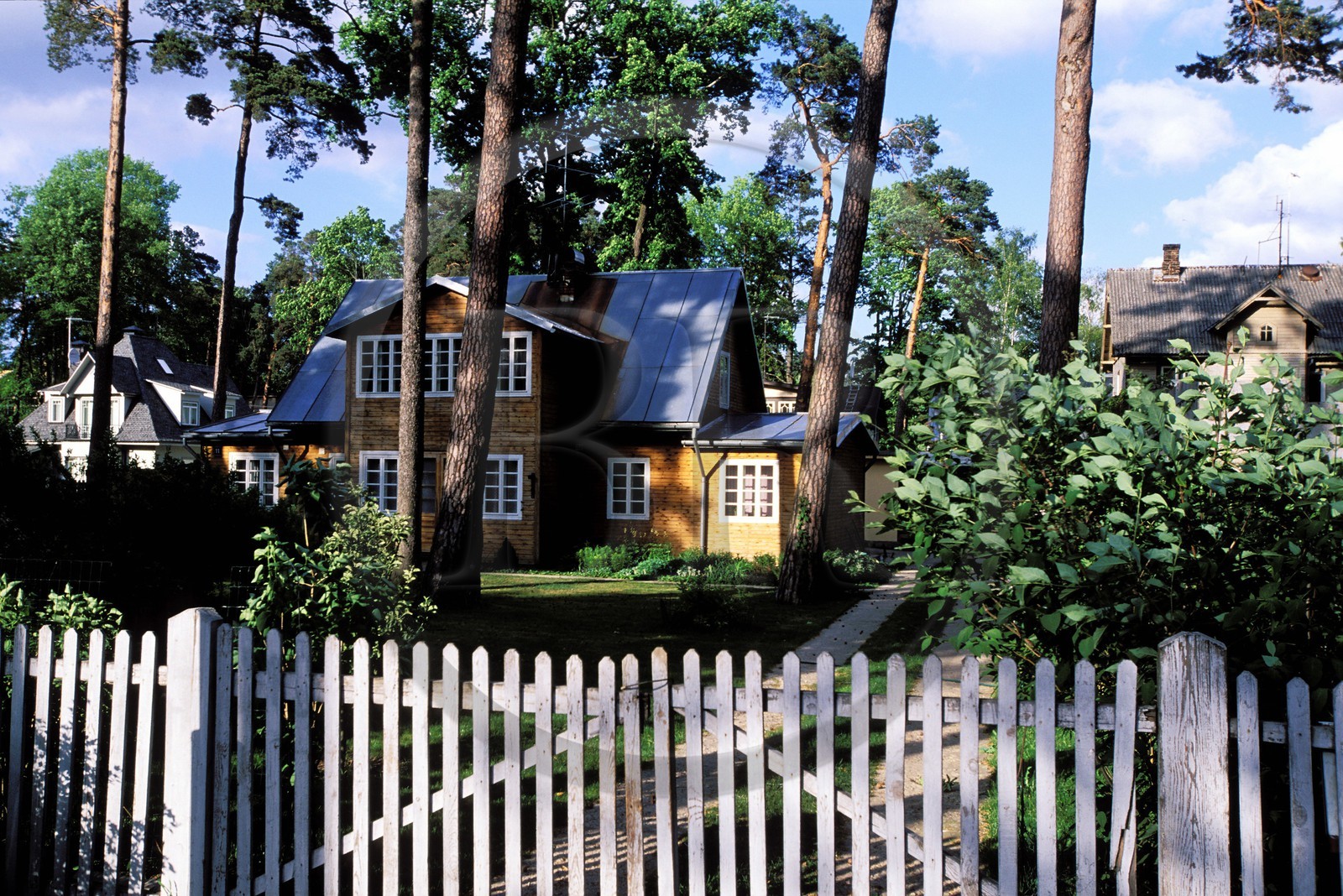 Lettonie (Pays Baltes), station balnéaire de Jurmala, belle demeure en bois