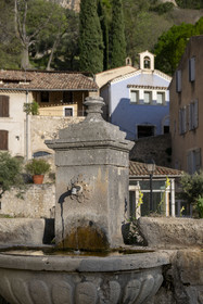 France, Alpes de Haute Provence, Parc Naturel Régional du Verdon, village of Moustiers Sainte Marie, labelled Les Plus Beaux Villages de France (The Most Beautiful Villages of France)