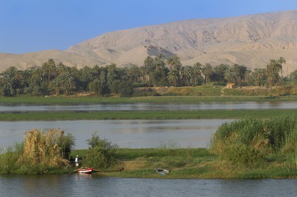 Egypt, Upper Egypt, Nile Valley, fishing barque on the Nile river between Luxor and Esna