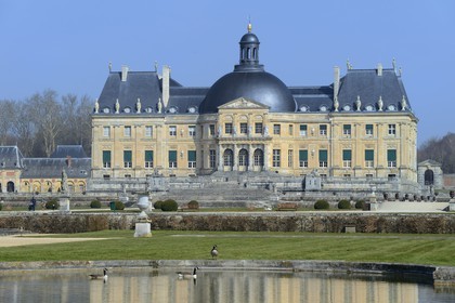 France, Seine et Marne, Maincy, Chateau de Vaux le Vicomte, southern facade of the castle and the A la Francaise gardens created by Le Notre