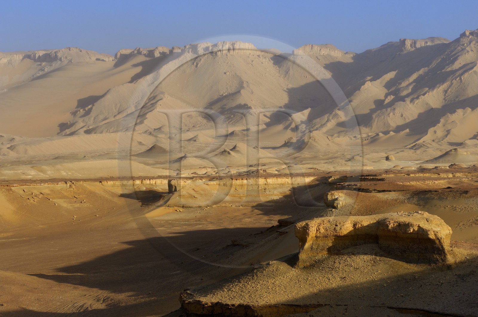Egypte, Haute Egypte, désert libyque, oasis de Dakhla, le désert aux portes de Al-Qasr