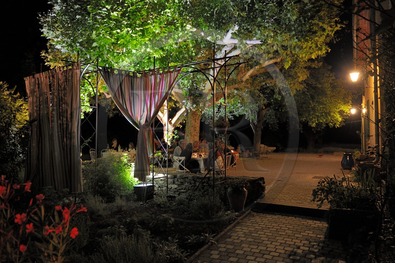 France, Var (83), Provence Verte, Bras, vers Saint-Maximin-la-Sainte-Baume, la maison d'hôtes Le Peyrourier, une campagne en Provence