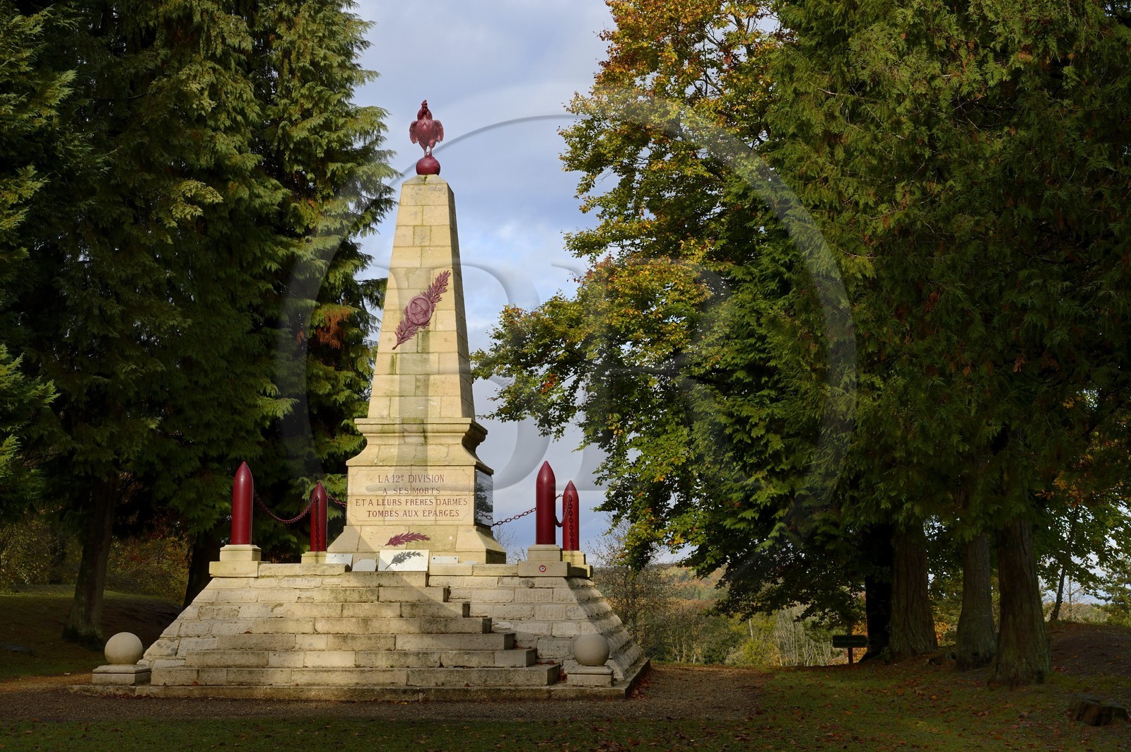 France, Meuse (55), Parc régional de Lorraine, Cotes de Meuse, Les Éparges, Monument aux Morts de la 12e DI au point C de la crête des Éparges