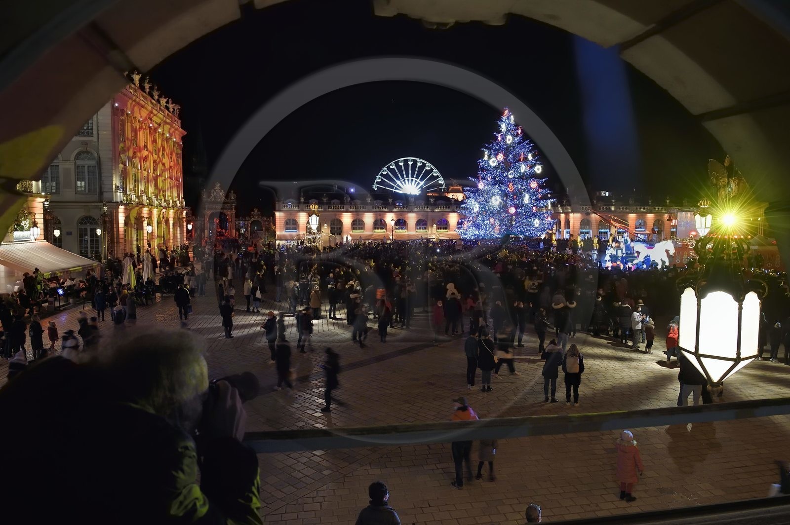 France, Meurthe-et-Moselle (54), Nancy, place Stanislas, le défilé de la Saint-Nicolas, Le Bal de la compagnie Remue Ménage ouvre le défilé