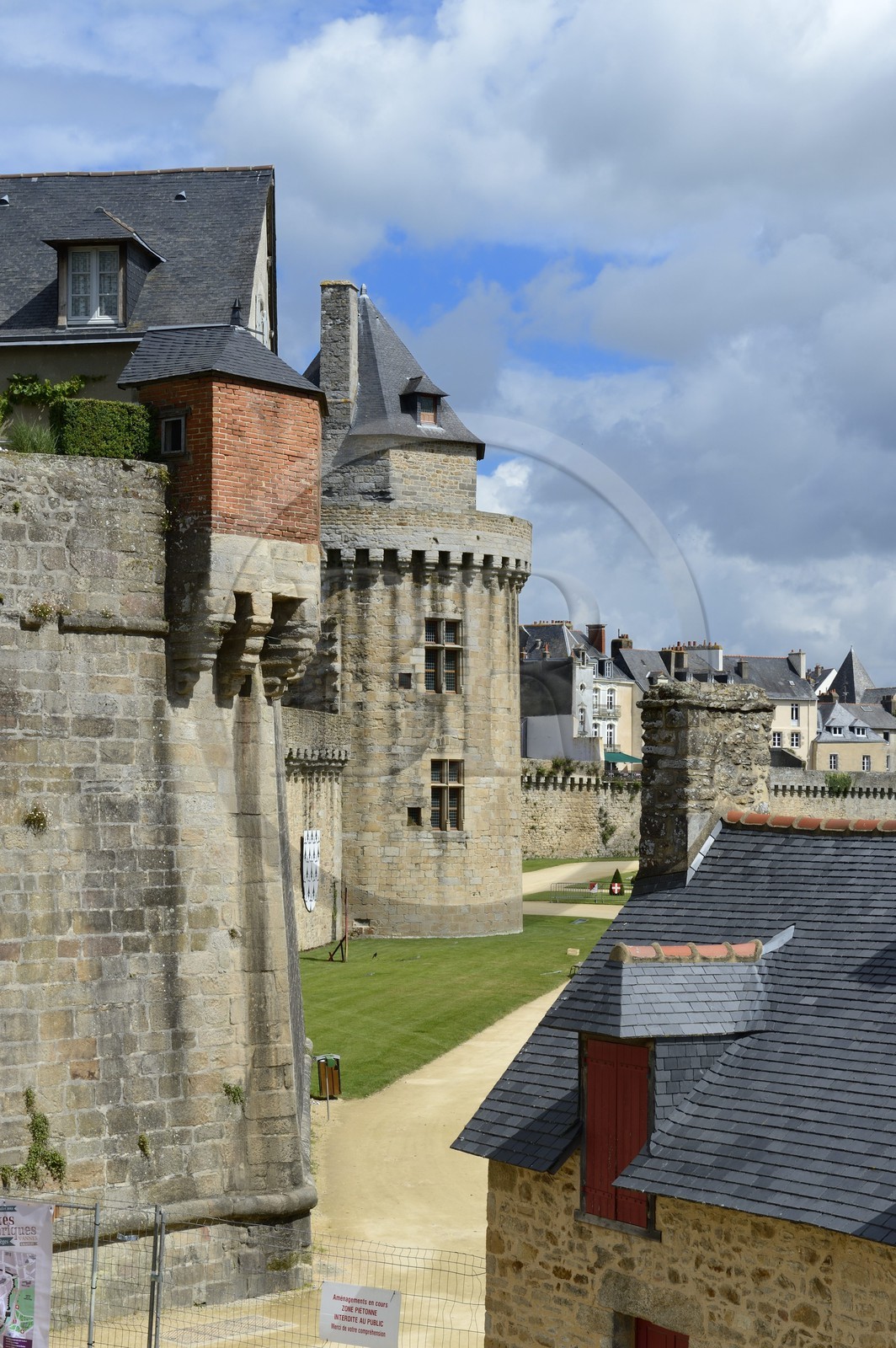 France, Morbihan (56), Golfe du Morbihan, Vannes, la Tour du connétable et les remparts France, Morbihan (56), Golfe du Morbihan, Vannes, la Tour du connétable et les remparts
