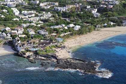 France, île de la Réunion, commune de Saint-Paul, plage de Boucan Canot, l'hôtel de luxe Boucan Canot (vue aérienne)