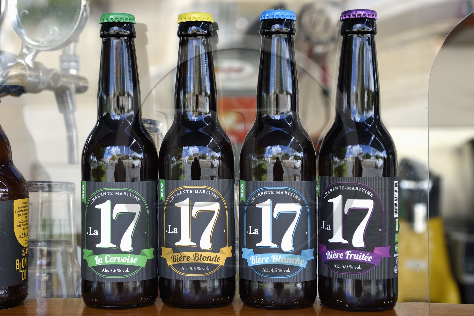 France, Charente-Maritime (17), Saintonge, Port-d'Envaux, les 4 bières produites par la micro-brasserie locale La 17