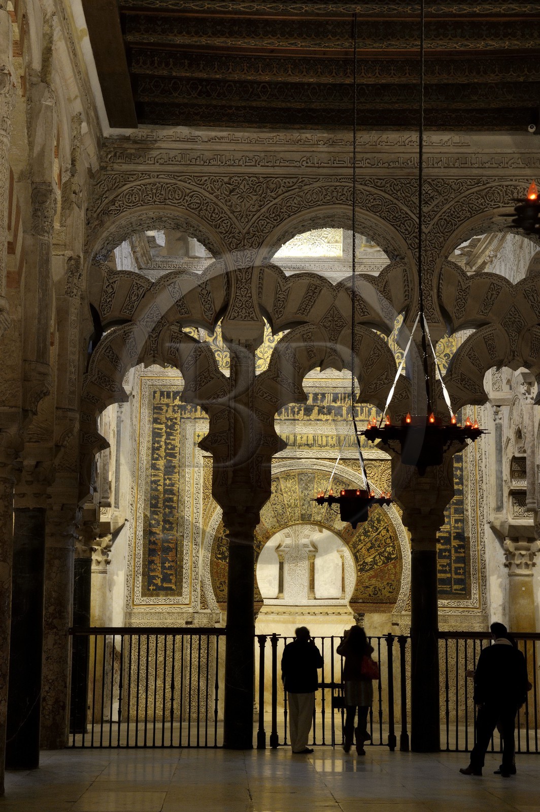 Espagne, Andalousie, Cordoue, centre historique classé Patrimoine Mondial de l'UNESCO, la Mezquita, mosquée-cathédrale, le mihrab de la mosquée en arrière plan