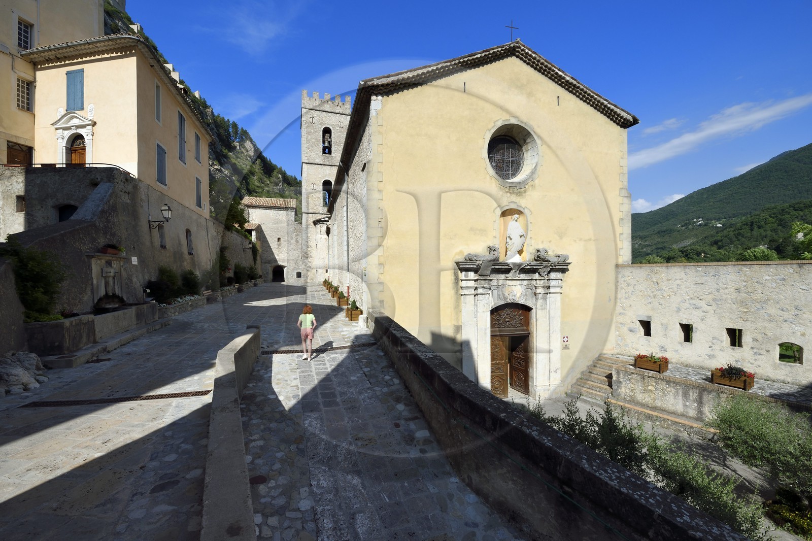 France, Alpes-de-Haute-Provence (04), cité médiévale d'Entrevaux fortifiée par Vauban, la cathédrale fortifiée Notre-Dame-de-l'Assomption France, Alpes-de-Haute-Provence (04), cité médiévale d'Entrevaux fortifiée par Vauban, la cathédrale fortifiée Notre-Dame-de-l'Assomption