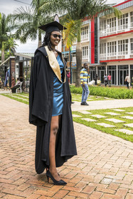 Rwanda, Kigali, centre ville Kigali CBD, Zone piétonne sur KN 4 Ave, Dianne qui vient de recevoir sa licence universitaire