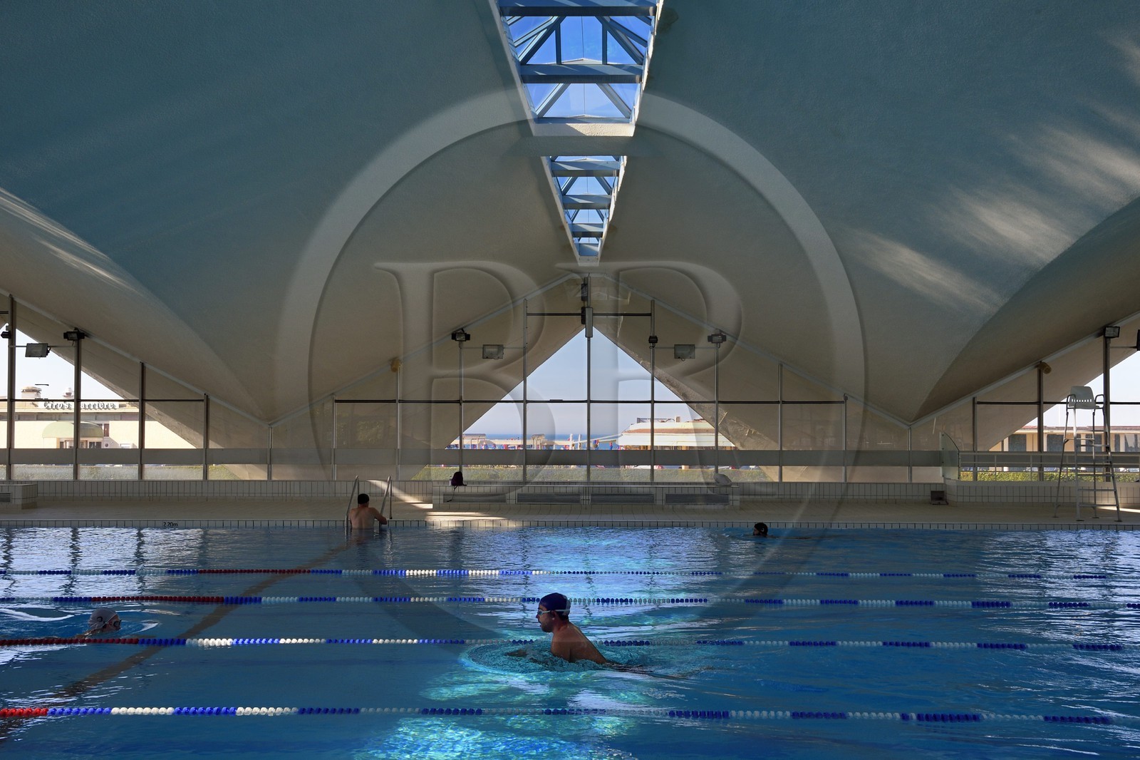 France, Calvados (14), Pays d'Auge, Deauville, la piscine olympique par l'architecte Roger Taillibert