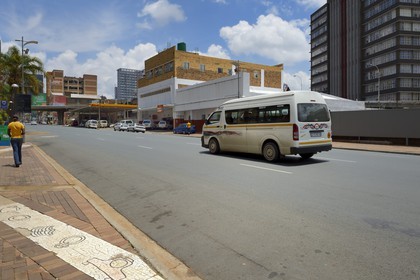 Afrique du Sud, province de Gauteng, Johannesburg, quartier de Maboneng, Commissioner street à l'Est de la ville