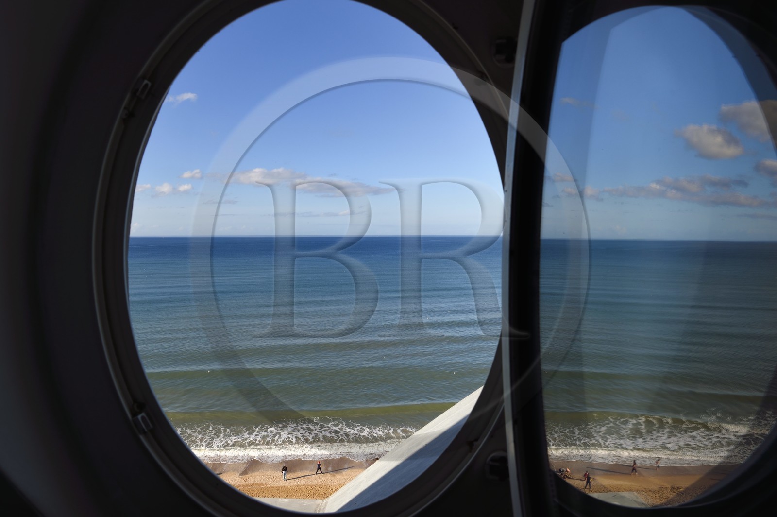 France, Calvados (14), Pays d'Auge, la côte Fleurie, Cabourg, le Grand Hotel, vue sur mer depuis une des fenetres du 4ème étage