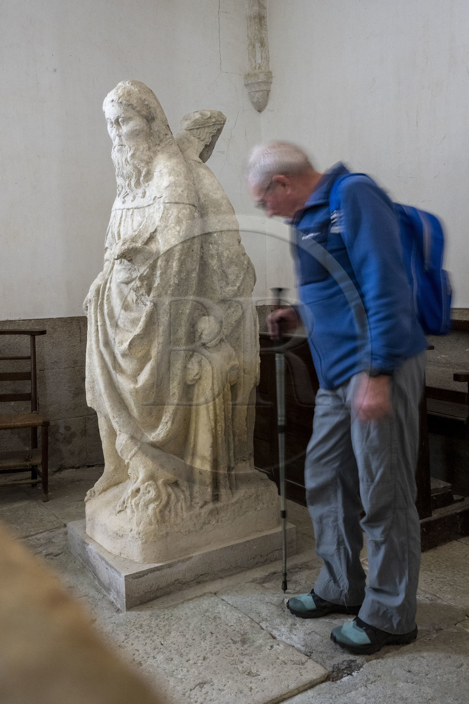 France, Côte-d'Or (21), Corsaint, église Saint-Maurice, groupe sculpté dans un bloc daté du XVe siècle, la Vierge à l'Enfant, Saint Antoine (avec son cochon), la Mort et un moine