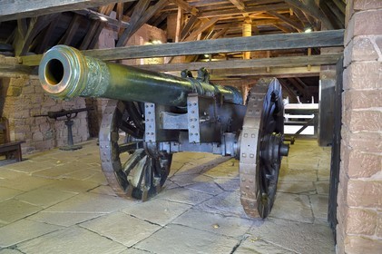 France, Bas Rhin, Orschwiller, Alsace Wine Road, Haut Koenigsbourg Castle, copy of a 17th century cannon