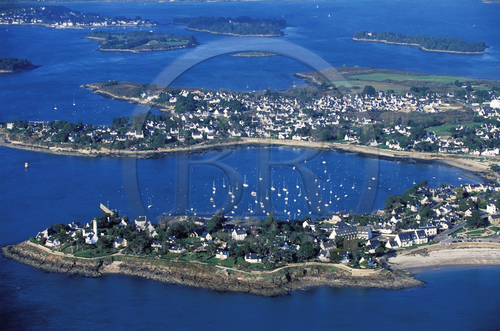 France, Morbihan (56), baie de Quiberon, village d' Arzon, Port-Navalo à l' entrée du golfe du Morbihan (vue aérienne)