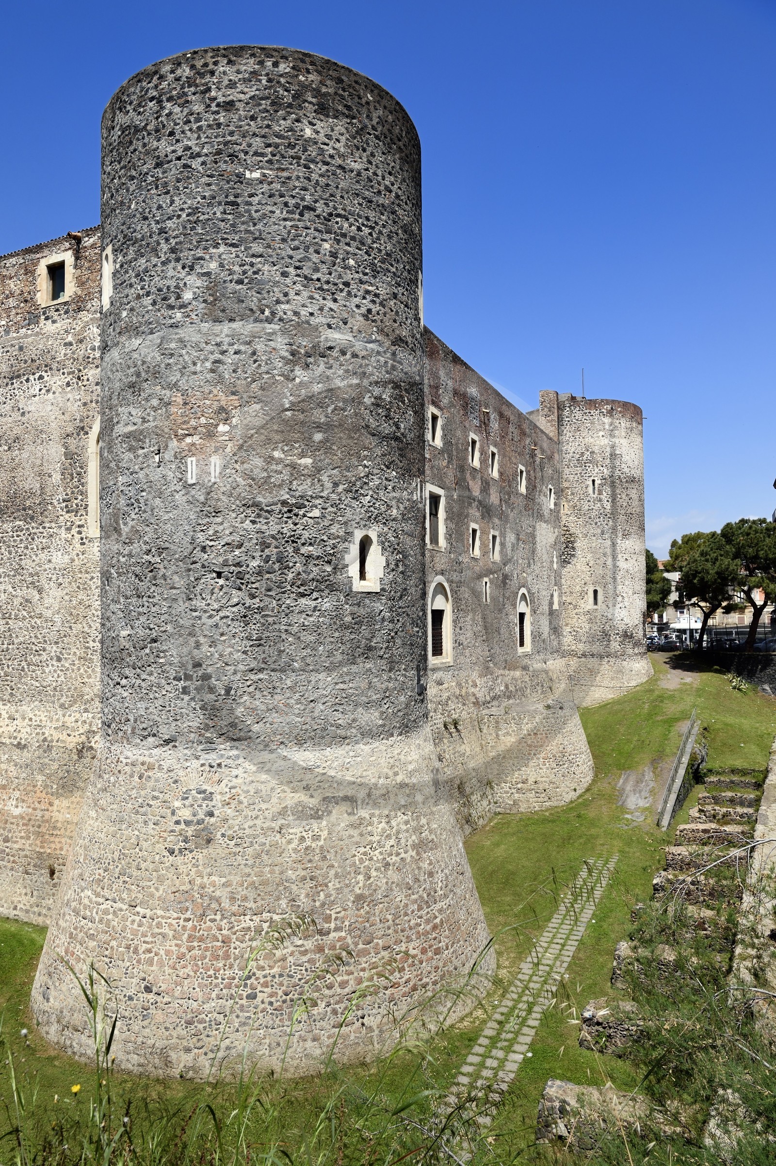 Italie, Sicile, Catane, ville baroque classée au Patrimoine Mondial de l'UNESCO, le Chateau d'Ursino (Castello Ursino) est un édifice militaire du XIIIe siècle