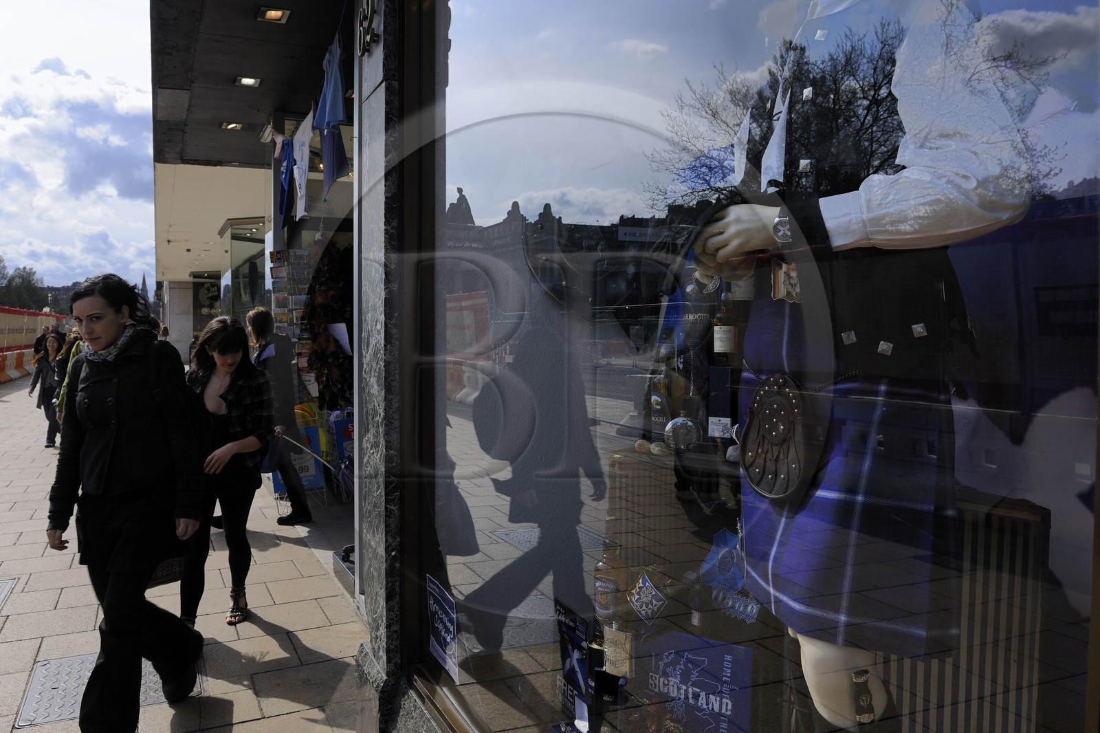 Royaume-Uni, Ecosse, Edimbourg, boutique de kilt et cachemire sur Princes street