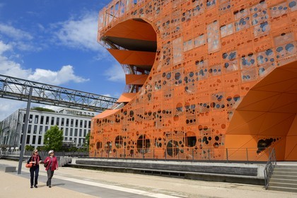 France, Rhone, Lyon, La Confluence new district in the South of the Presqu'ile (Peninsula), Quai Rambaud, the Orange Cube by Dominique Jakob and Brendan MacFarlane architects