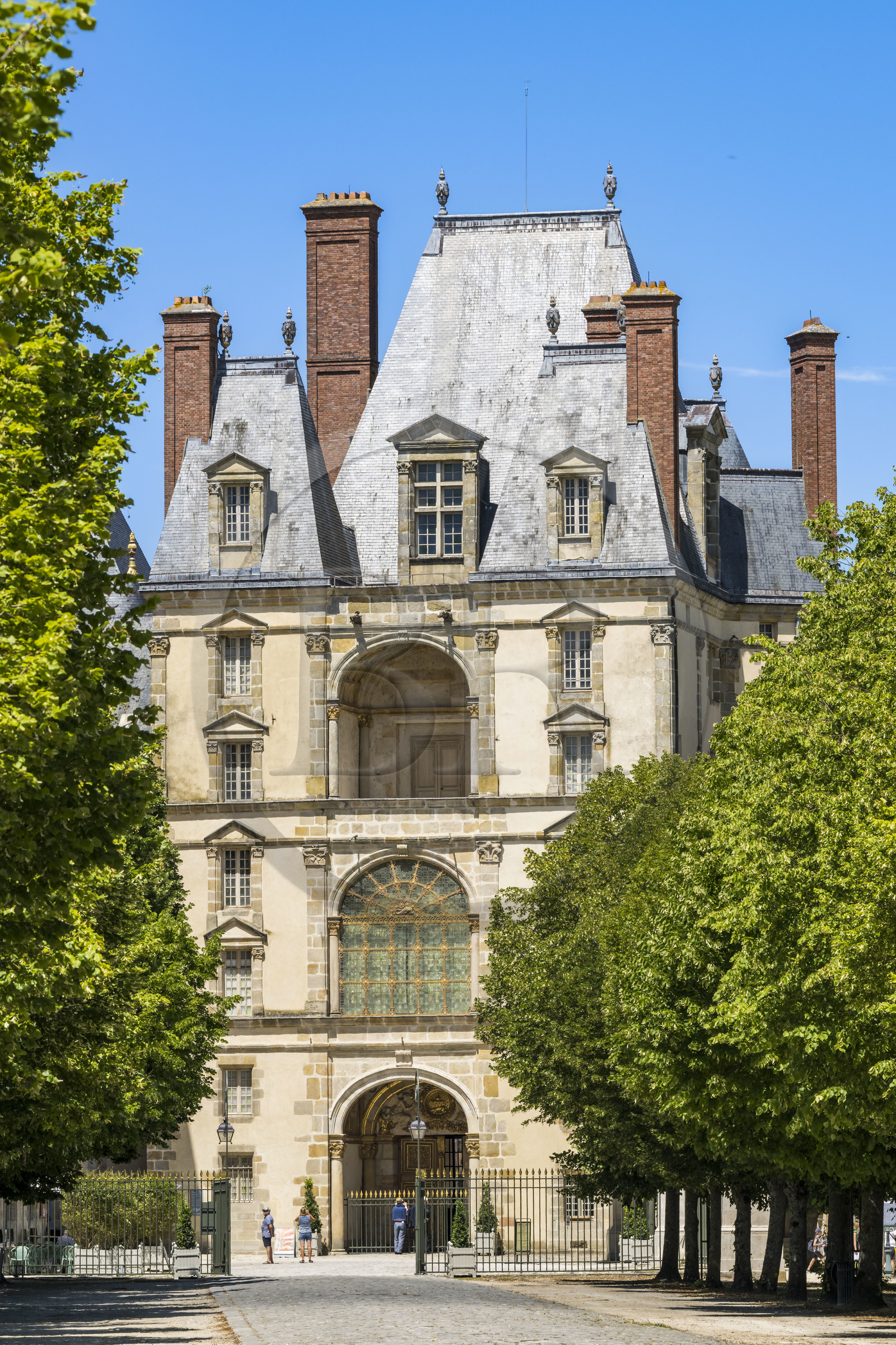 France, Seine-et-Marne (77), Fontainebleau, chateau de Fontainebleau, classé Patrimoine Mondial par l'UNESCO, la porte Dorée datant de 1528