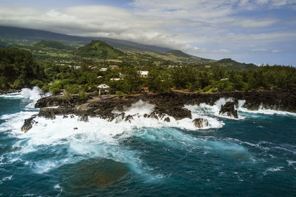 France, Ile de la Reunion, Saint-Joseph, le petit port de la Marine de Langevin dans un couloir naturel de roche basaltique issue d'une ancienne coulée de lave qui a permis l'installation d'un débarcadère (vue aérienne)