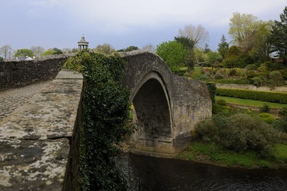 Royaume-Uni, Ecosse, Ayrshire, Ayr, Alloway village natal de Robert Burns, le vieux pont Brig O'Doon du 13è siècle évoqué dans son poème Tam O'Shanter