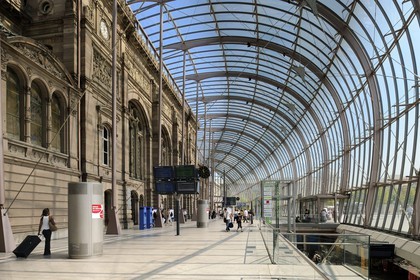 France, Bas Rhin, Strasbourg, glass roof of the station