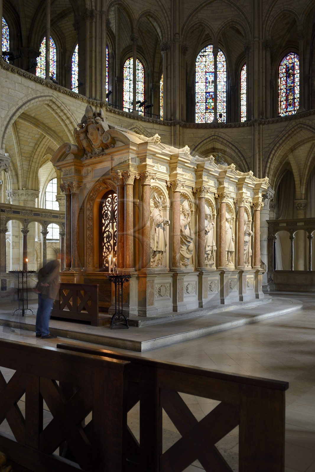 France, Marne (51), Reims, la basilique Saint-Rémi classée Patrimoine Mondial de l'UNESCO, construite aux alentours de l'An mil, le tombeau de saint Rémi dans le chœur