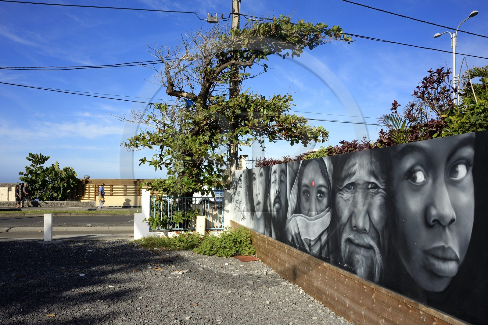 France, Ile de la Reunion, Saint-Pierre, fresque intitulée Reunion d'culture, d'race et d'religion par l'artiste Méo