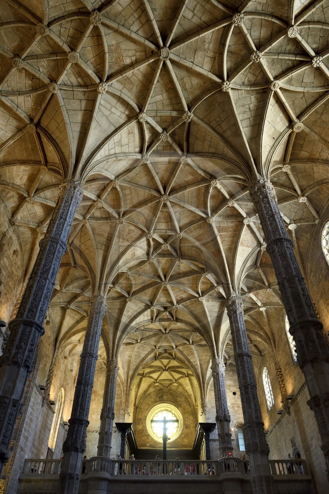 Portugal, Lisbonne, Bélem, Monastere des Hiéronymites (Mosteiro dos Jerónimos), classé Patrimoine Mondial de l'UNESCO, église Santa Maria, la décoration des piliers et de la voute sont de Joao de Castilho dans le pure style manuélin