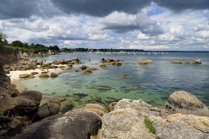 France,  Finistère (29), Fouesnant, le littoral vers la Pointe de Beg Meil