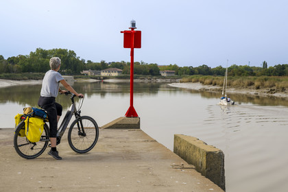France, Charente Maritime, Rochefort, the banks of the Charente river on the edge of the Corderie Royale